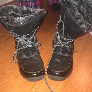 Snow boots